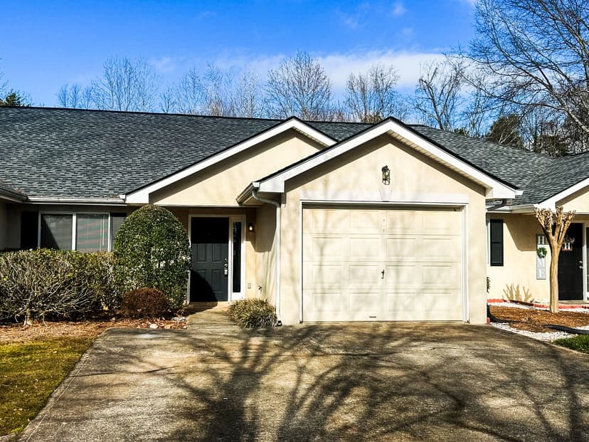 Ranch-style townhome managed by Horizon on Hidden Hollow Drive in Gainesville, GA