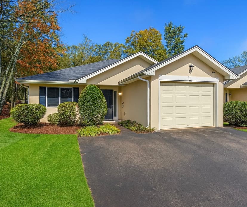 Ranch-style townhome managed by Horizon on Hidden Hollow Drive in Gainesville, GA