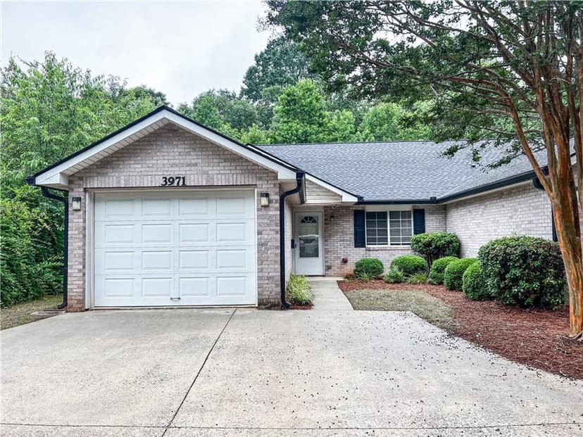 Ranch-style townhome managed by Horizon on Hidden Hollow Drive in Gainesville, GA