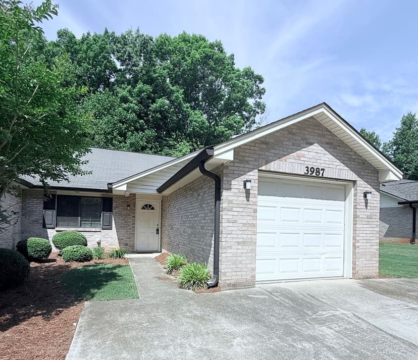 Ranch-style townhome managed by Horizon on Hidden Hollow Drive in Gainesville, GA
