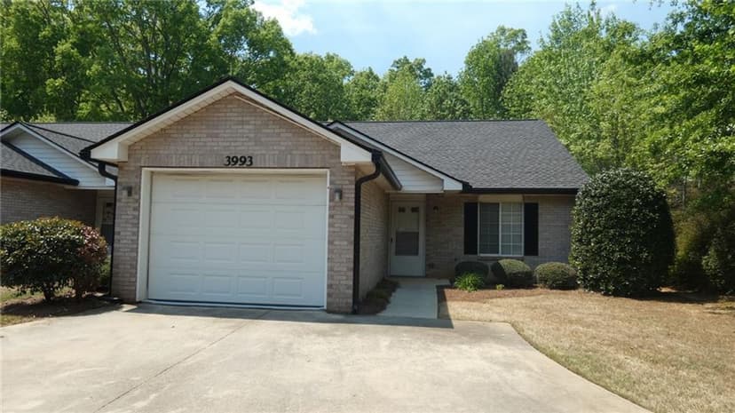 Ranch-style townhome managed by Horizon on Hidden Hollow Drive in Gainesville, GA