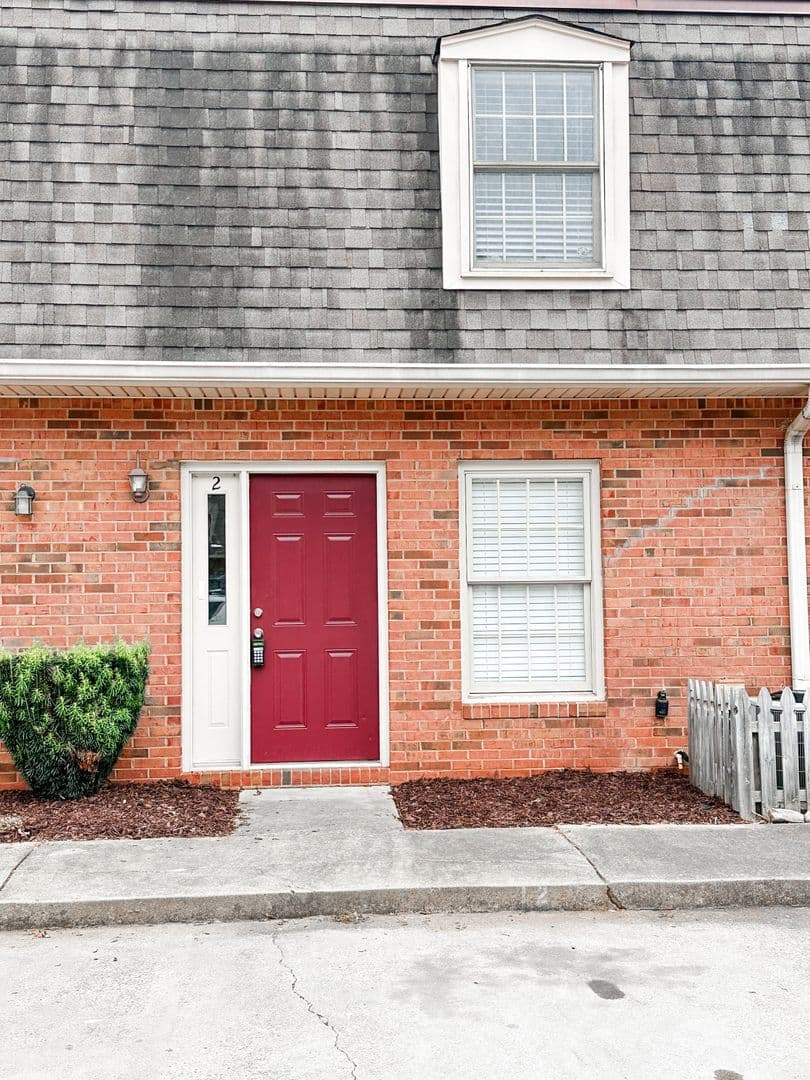 Townhome managed by Horizon on Old Flowery Branch Road in Oakwood, GA